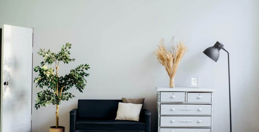 Comment enlever de la fibre de verre peinte sur un mur ?