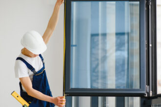 Pose de fenêtres en aluminium, les avantages à considérer